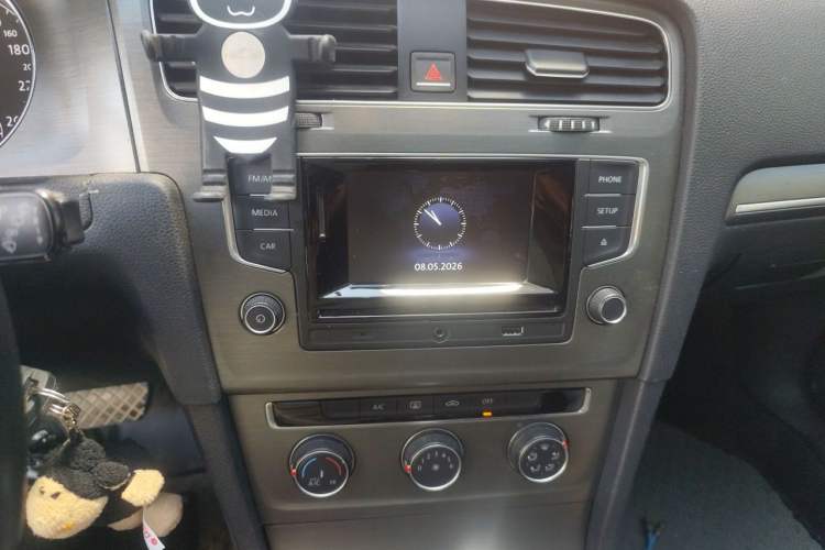 Used Volkswagen Golf 2016 230TSI Automatic Comfort Version Audio And AC Panel
