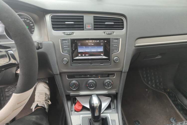 Used Volkswagen Golf 2016 1.6L Automatic Comfort Model Audio And AC Panel