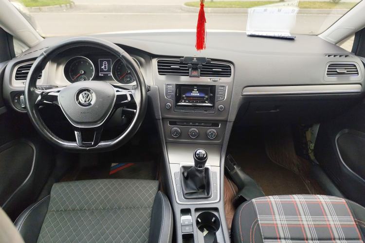 Used Volkswagen Golf 2016 230TSI Manual Comfort Version
