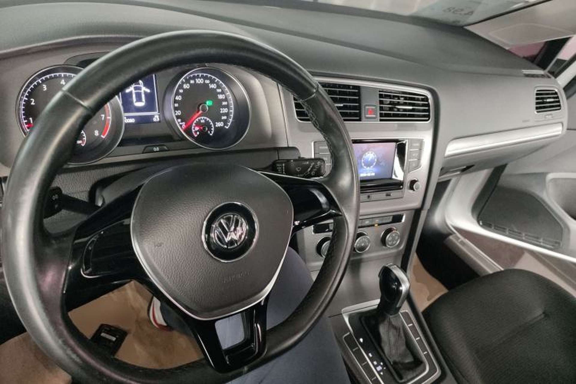 Used Volkswagen Golf 2016 230TSI Automatic Comfort Version Center Console