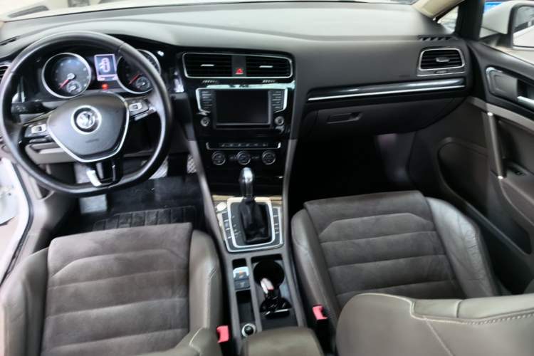 Used Volkswagen Golf 2016 280TSI Automatic Flagship Model Center Console