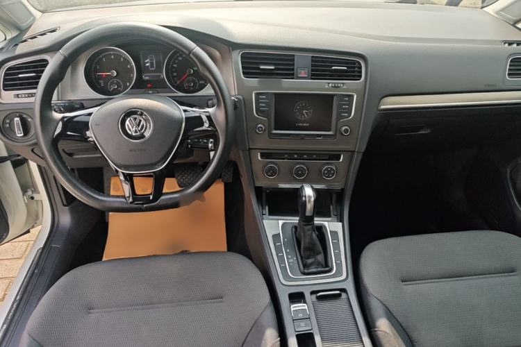 Used Volkswagen Golf 2016 230TSI Automatic Comfort Version Center Console