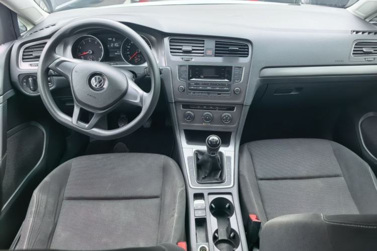 Used Volkswagen Golf 2016 1.6L Manual Fashion Edition Center Console