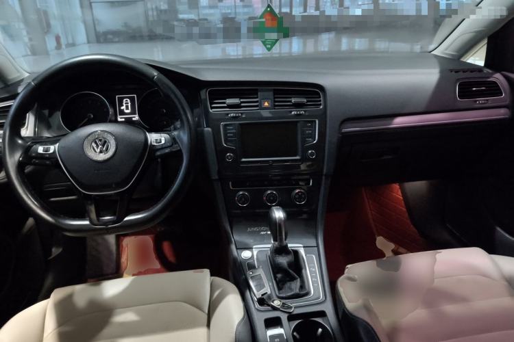 Used Volkswagen Golf 2016 230TSI Automatic Luxury Version Center Console