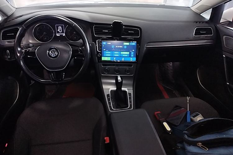 Used Volkswagen Golf 2016 1.6L Automatic Comfort Model Center Console