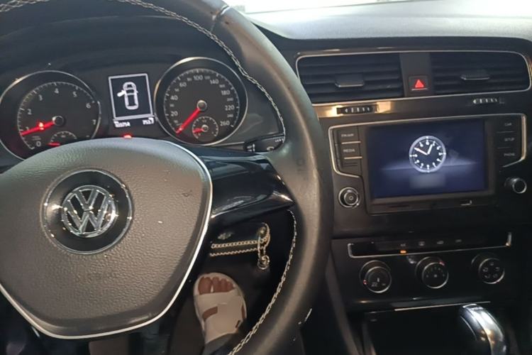 Used Volkswagen Golf 2016 230TSI Automatic Comfort Version Center Console
