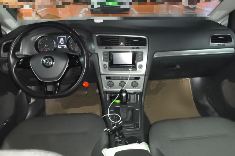 Used Volkswagen Golf 2016 230TSI Automatic Comfort Version Center Console