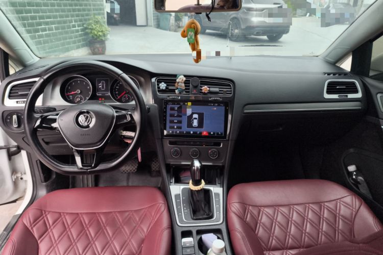 Used Volkswagen Golf 2016 1.6L Automatic Comfort Model Center Console