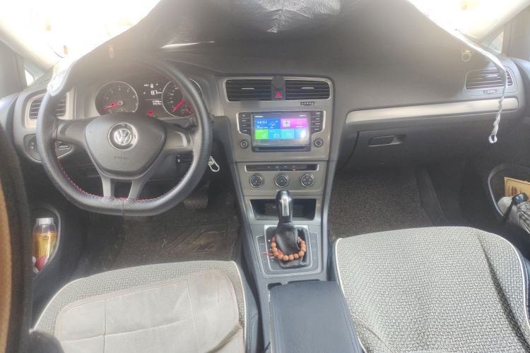 Used Volkswagen Golf 2016 1.6L Automatic Fashion Model Center Console