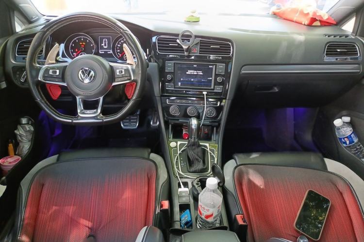 Used Volkswagen Golf 2016 1.4TSI Automatic R-Line Center Console