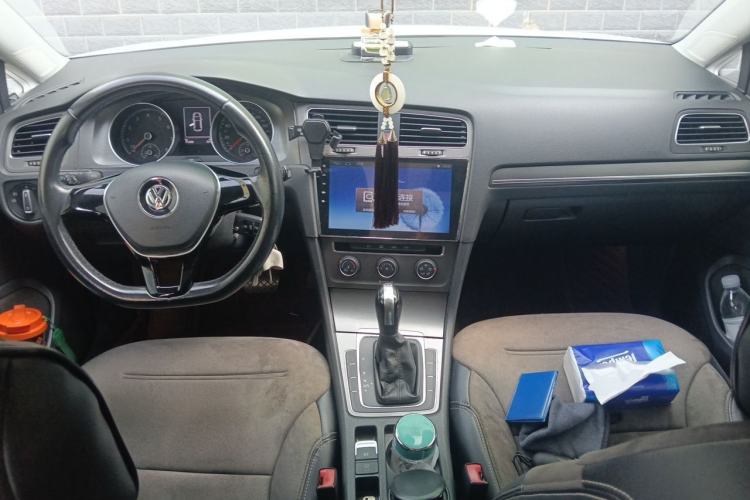 Used Volkswagen Golf 2016 230TSI Automatic Comfort Version Center Console