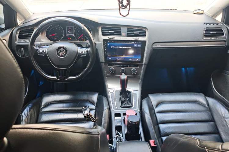 Used Volkswagen Golf 2016 230TSI Automatic Comfort Version Center Console