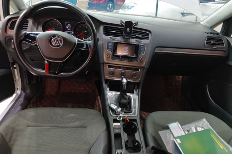 Used Volkswagen Golf 2016 1.6L Automatic Comfort Model Center Console