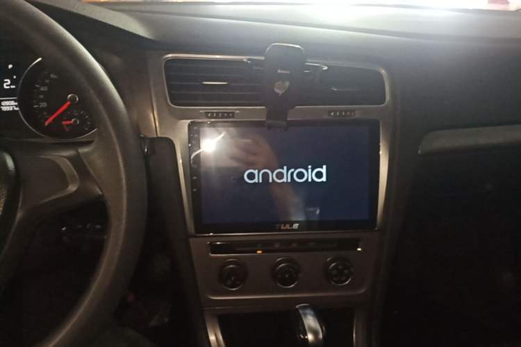 Used Volkswagen Golf 2016 1.6L Automatic Fashion Model Center Console