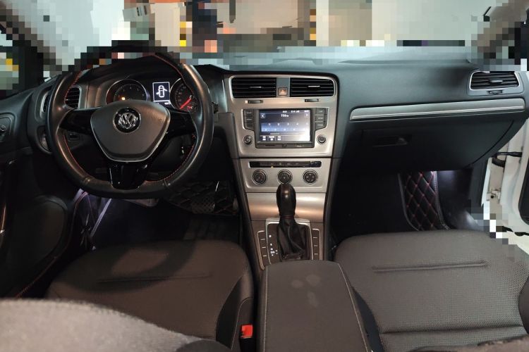 Used Volkswagen Golf 2016 1.6L Automatic Comfort Model Center Console