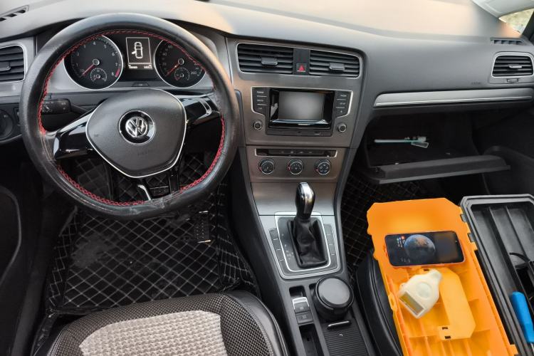 Used Volkswagen Golf 2016 230TSI Automatic Comfort Version Center Console