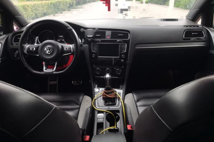 Used Volkswagen Golf 2016 1.4TSI Automatic R-Line Center Console