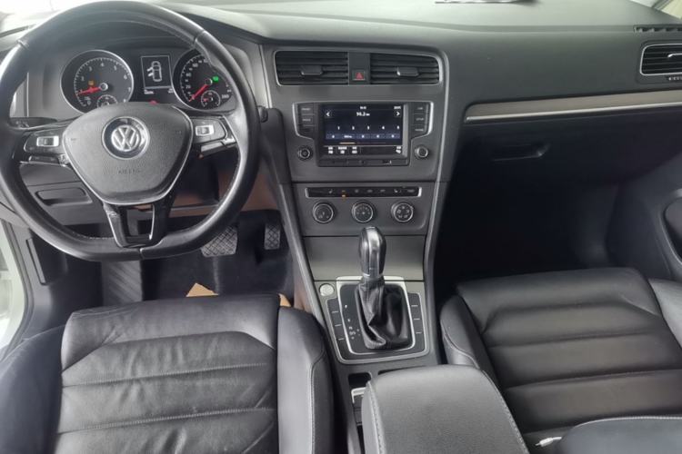 Used Volkswagen Golf 2016 230TSI Automatic Luxury Version Center Console