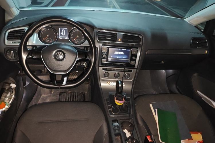 Used Volkswagen Golf 2016 1.6L Automatic Comfort Model Center Console