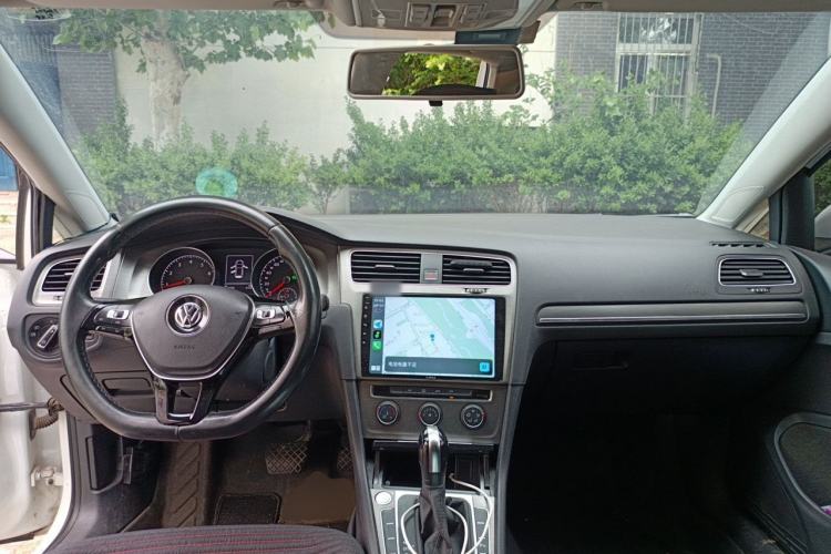 Used Volkswagen Golf 2016 230TSI Automatic Comfort Version Center Console