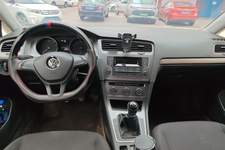 Used Volkswagen Golf 2016 1.6L Manual Fashion Edition Center Console