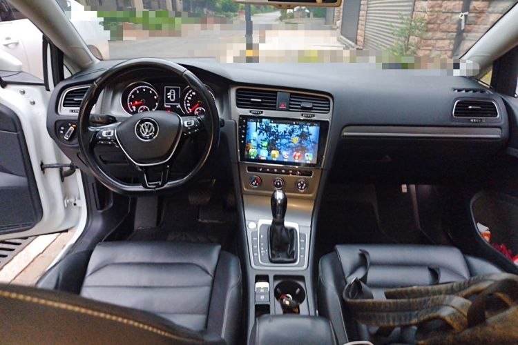 Used Volkswagen Golf 2016 230TSI Automatic Luxury Version Center Console