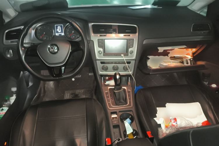Used Volkswagen Golf 2016 1.6L Automatic Comfort Model Center Console