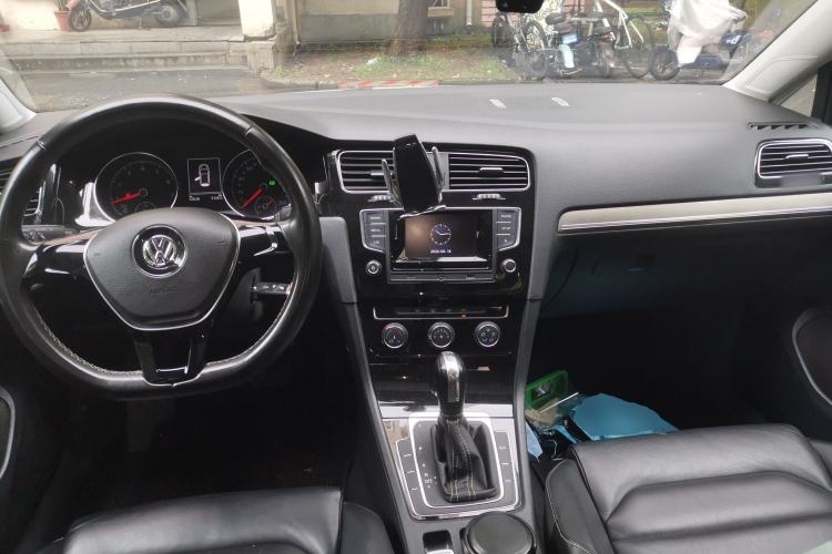 Used Volkswagen Golf 2016 1.4 TSI 25th Anniversary Edition Center Console