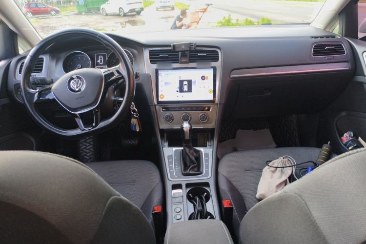 Used Volkswagen Golf 2016 230TSI Automatic Comfort Version Center Console
