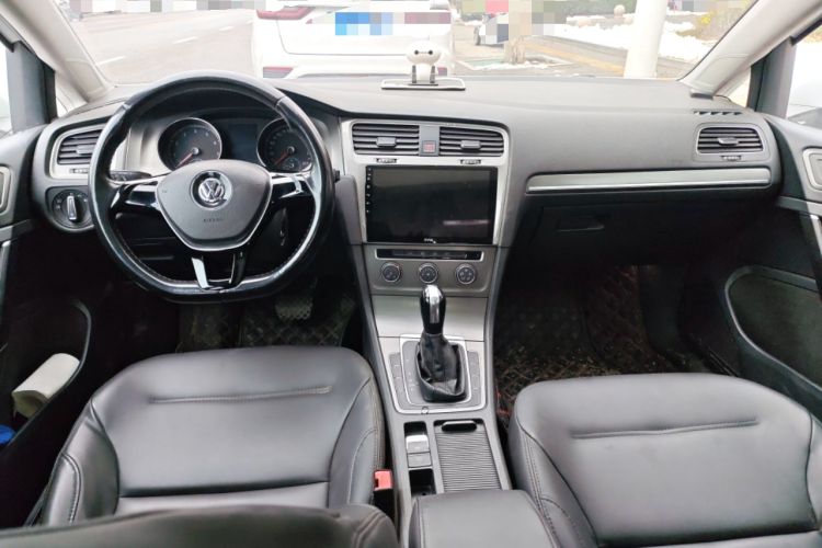 Used Volkswagen Golf 2016 1.6L Automatic Comfort Model Center Console