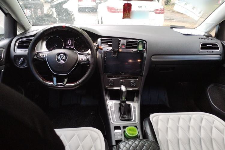 Used Volkswagen Golf 2016 230TSI Automatic Luxury Version Center Console