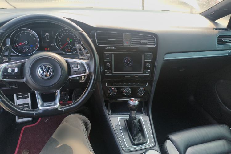 Used Volkswagen Golf 2016 1.4TSI Automatic R-Line Center Console