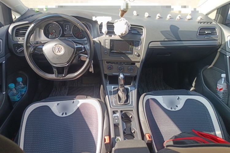 Used Volkswagen Golf 2016 230TSI Automatic Comfort Version Center Console