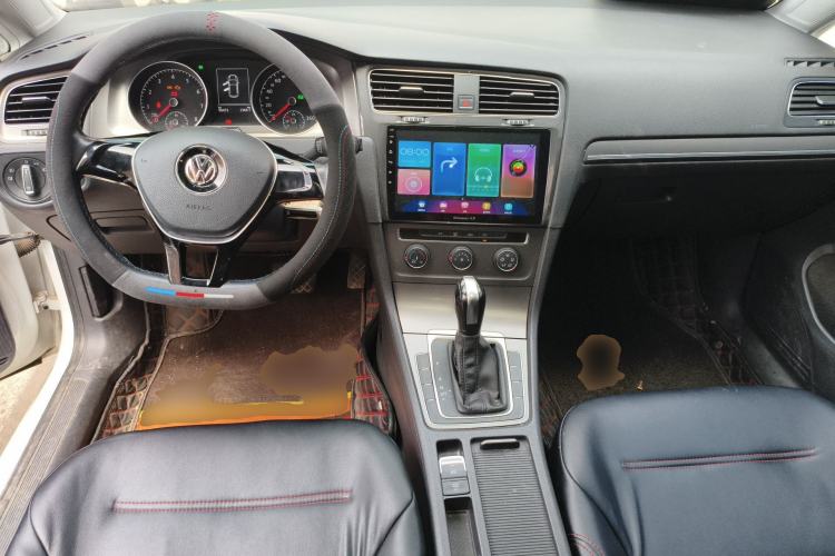 Used Volkswagen Golf 2016 1.6L Automatic Comfort Model Center Console