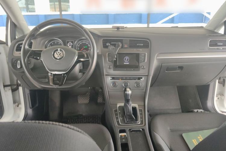 Used Volkswagen Golf 2016 230TSI Automatic Comfort Version Center Console