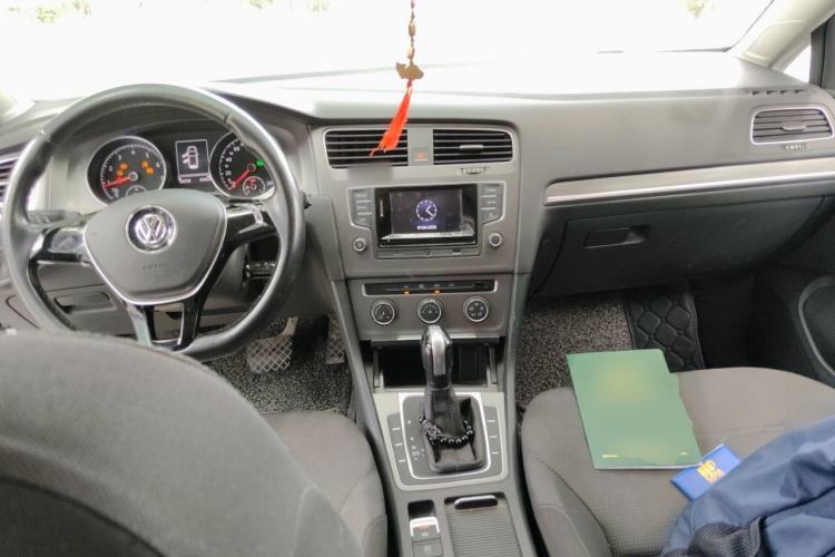 Used Volkswagen Golf 2016 230TSI Automatic Comfort Version Center Console