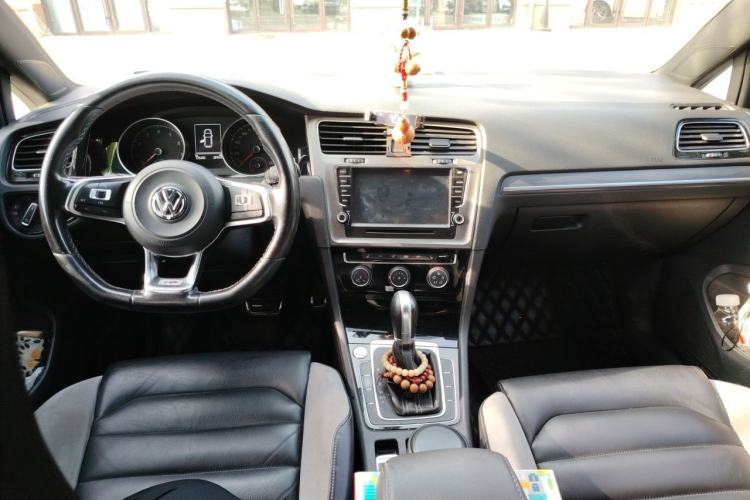 Used Volkswagen Golf 2016 1.4TSI Automatic R-Line Center Console