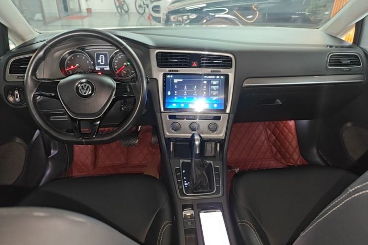 Used Volkswagen Golf 2016 1.6L Automatic Comfort Model Center Console