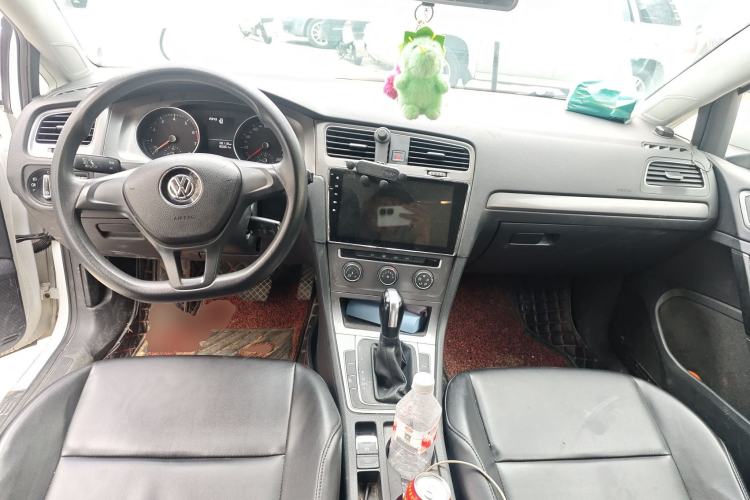 Used Volkswagen Golf 2016 1.6L Automatic Fashion Model Center Console