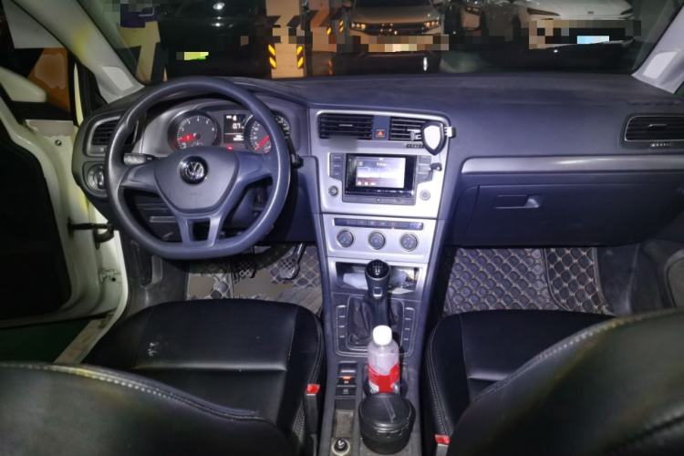 Used Volkswagen Golf 2016 1.6L Manual Fashion Edition Center Console