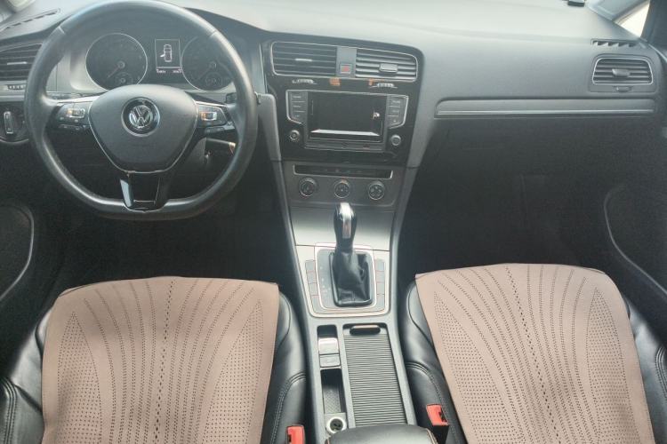 Used Volkswagen Golf 2016 230TSI Automatic Comfort Version Center Console