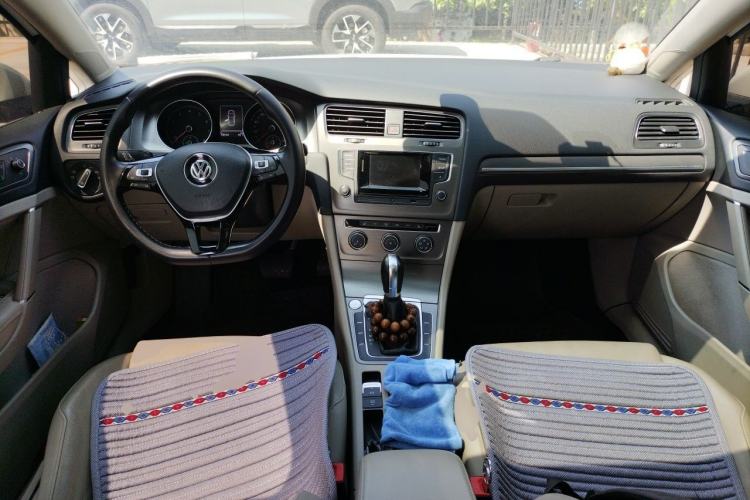 Used Volkswagen Golf 2016 230TSI Automatic Luxury Version Center Console