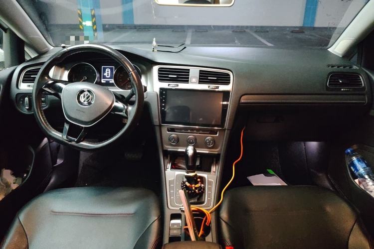 Used Volkswagen Golf 2016 1.6L Automatic Comfort Model Center Console