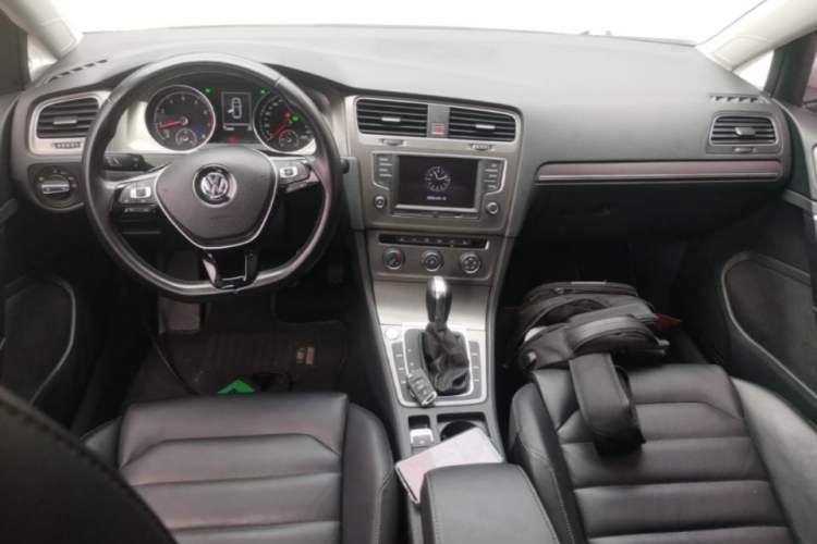 Used Volkswagen Golf 2016 230TSI Automatic Luxury Version Center Console
