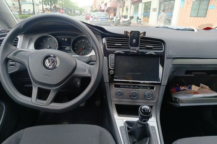 Used Volkswagen Golf 2016 1.6L Manual Fashion Edition Center Console