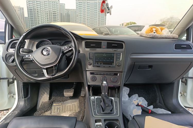 Used Volkswagen Golf 2016 230TSI Automatic Luxury Version Center Console