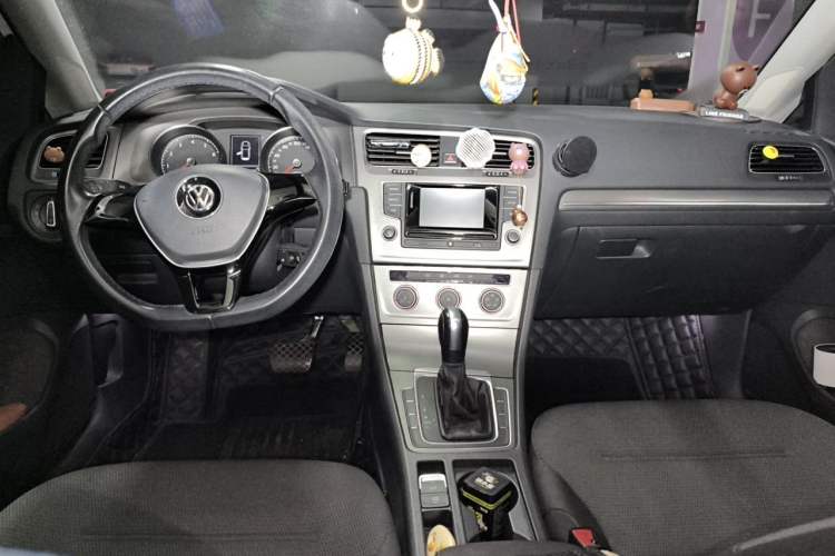 Used Volkswagen Golf 2016 1.6L Automatic Comfort Model Center Console