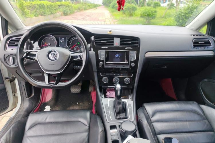 Used Volkswagen Golf 2016 1.4 TSI 25th Anniversary Edition Center Console