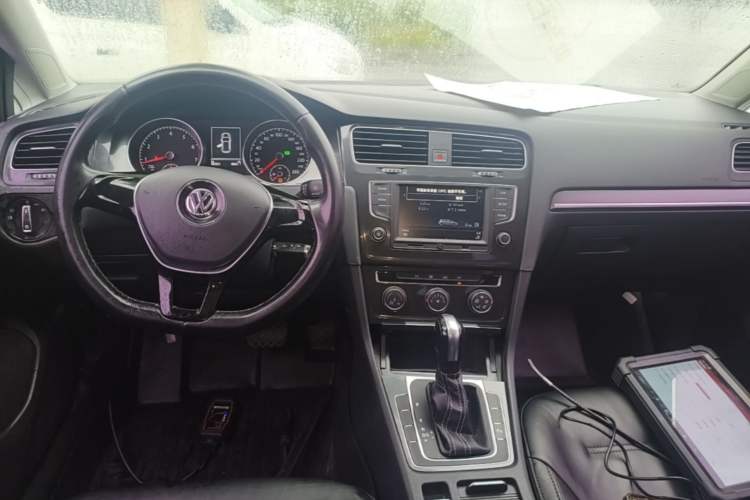 Used Volkswagen Golf 2016 1.6L Automatic Comfort Model Center Console