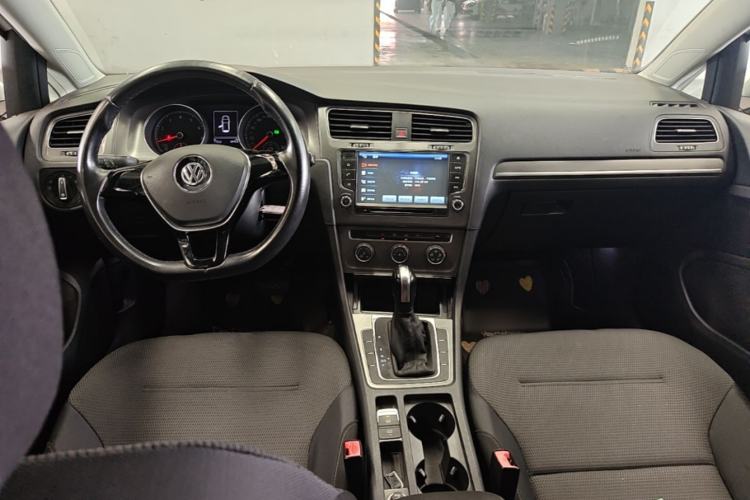 Used Volkswagen Golf 2016 1.6L Automatic Comfort Model Center Console